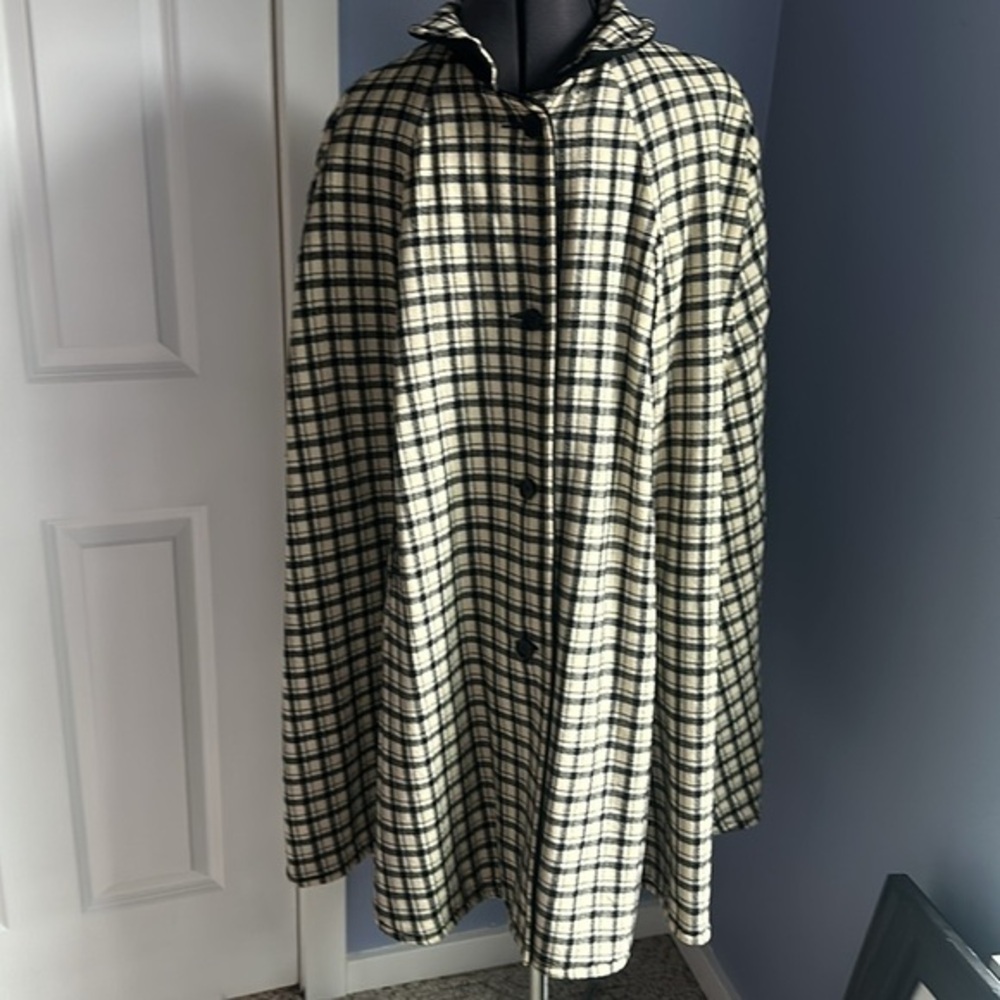 Pendleton Black and Cream Plaid Cape